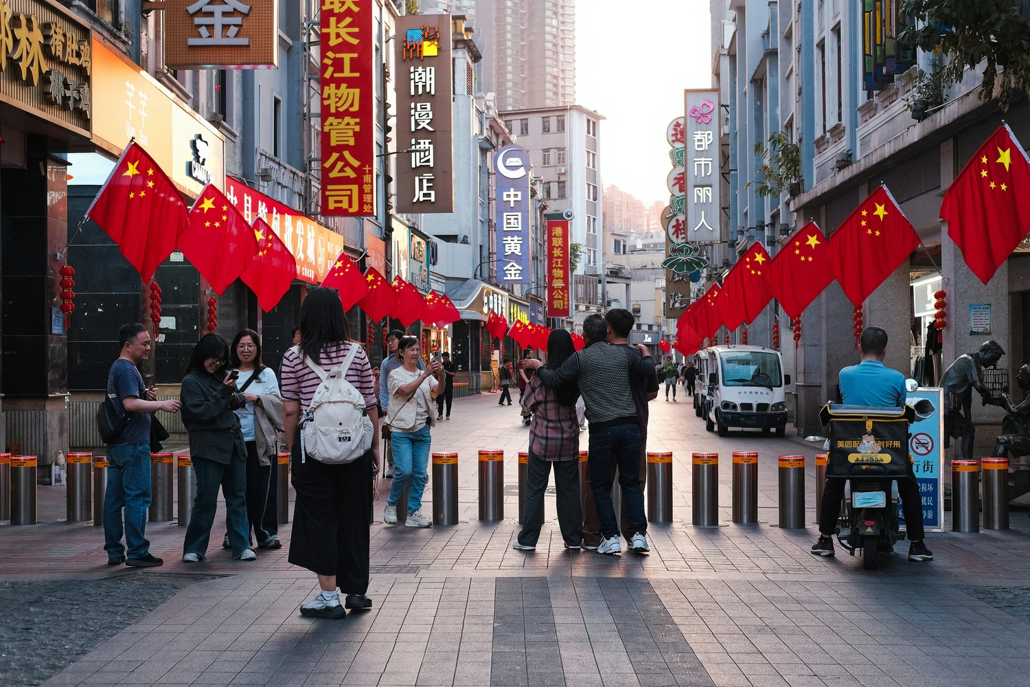 Street with Chinese national flags in a business district — illustrating CIETAC arbitration clause considerations for Ukrainian companies entering contracts with Chinese counterparties