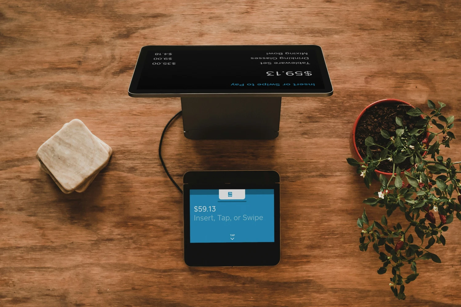 Computer monitor with financial data — legal guide to EN 16931 and Peppol e-invoicing — Jurvneshservice
