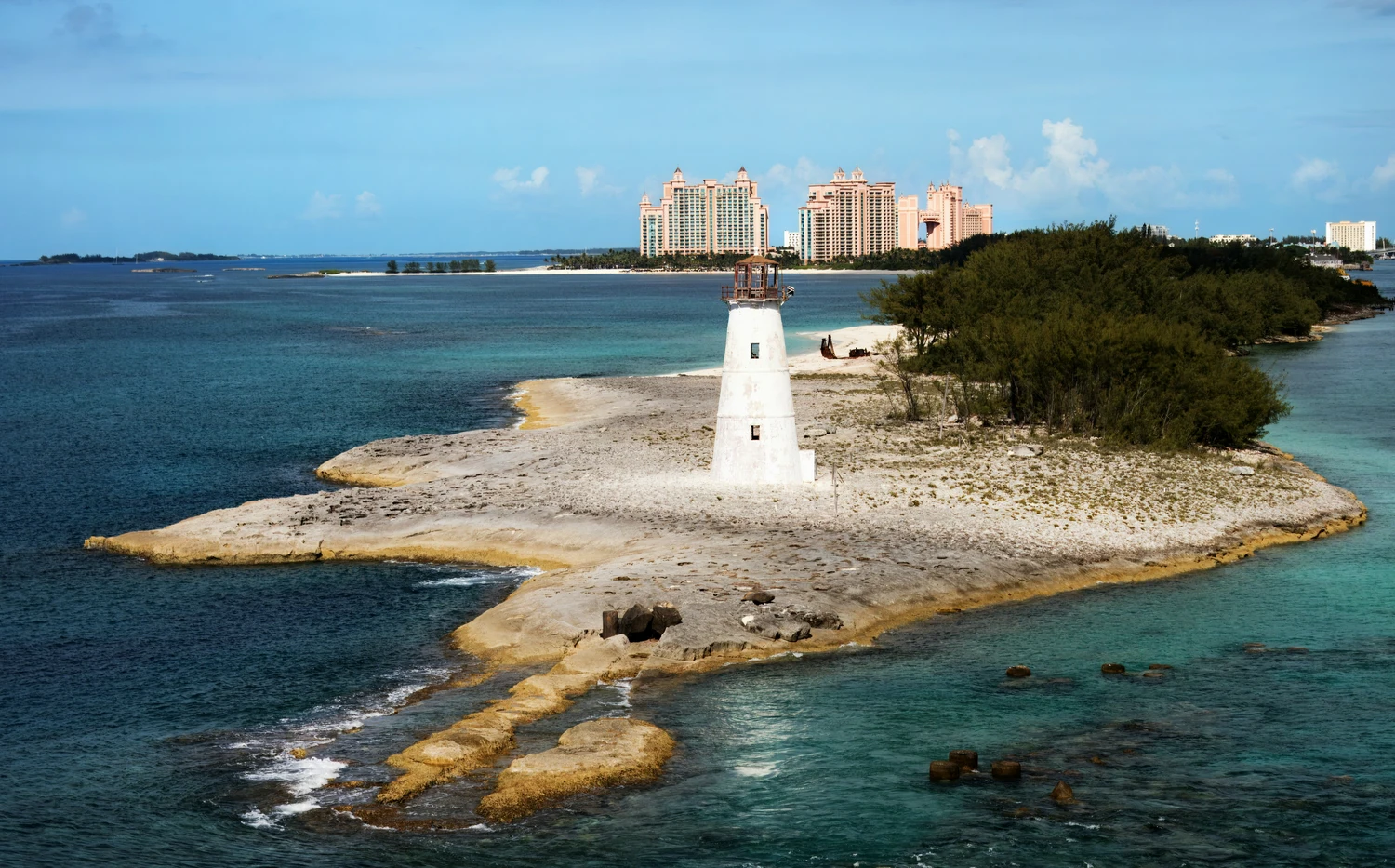 Lighthouse on an island in Nassau, Bahamas — location of the ICAO CALAF/4 Forum on aviation law and emerging litigation trends