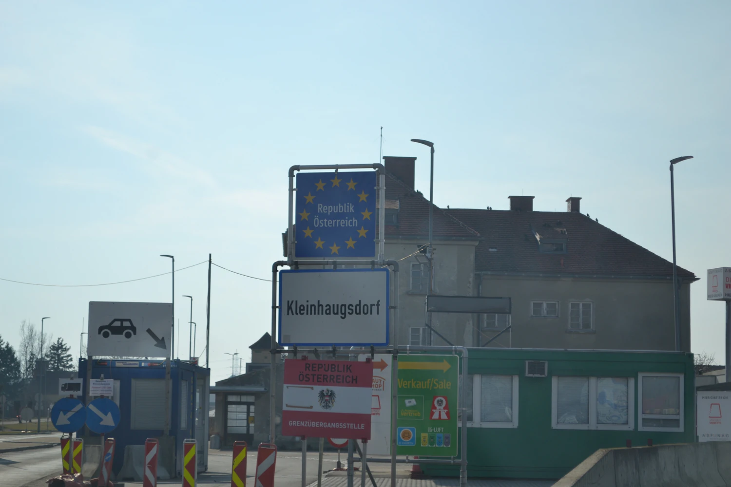 Прикордонний перехід із дорожнім знаком Європейського Союзу